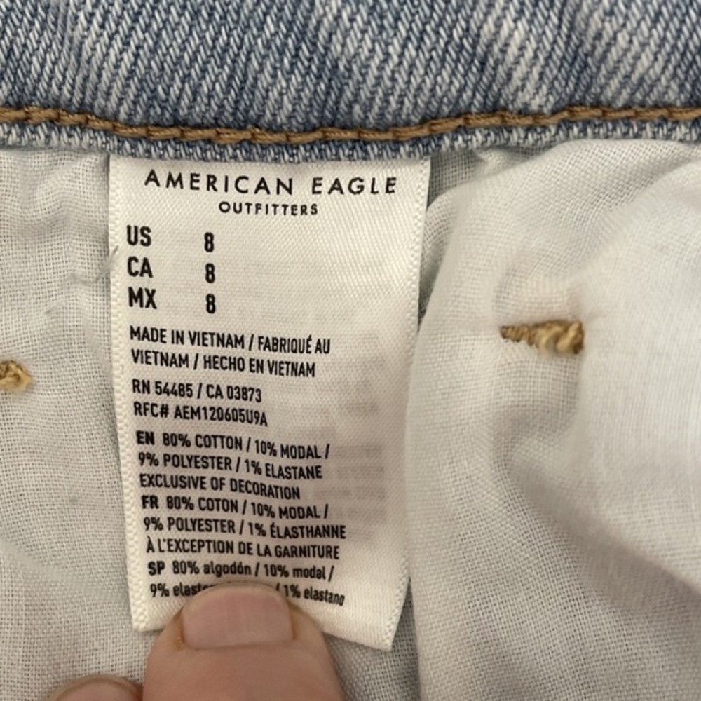American Eagle Stretch Mom Shorts Women's Size 8 Light Wash Distressed Denim... - Picture 8 of 10